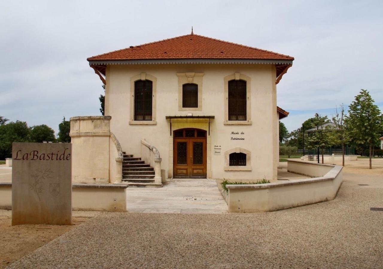 Agreable Maison De Ville Eyragues Exterior foto